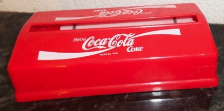 7335-1 € 4,00 coca cola servethouder plasticc rood.jpeg